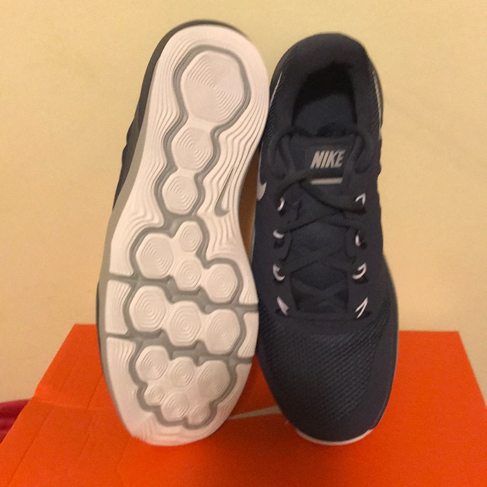 NEW✨Nike Cross Training Shoes. - Picture 5 of 6